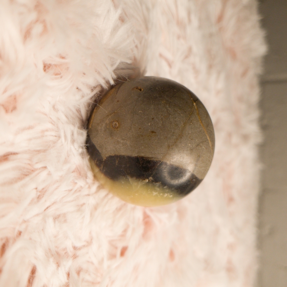 Septarian sphere - Picture 3 of 3